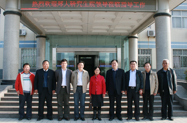鄭州大學(xué)研究生院副院長(zhǎng)張承鳳等蒞臨集團(tuán)參觀考察