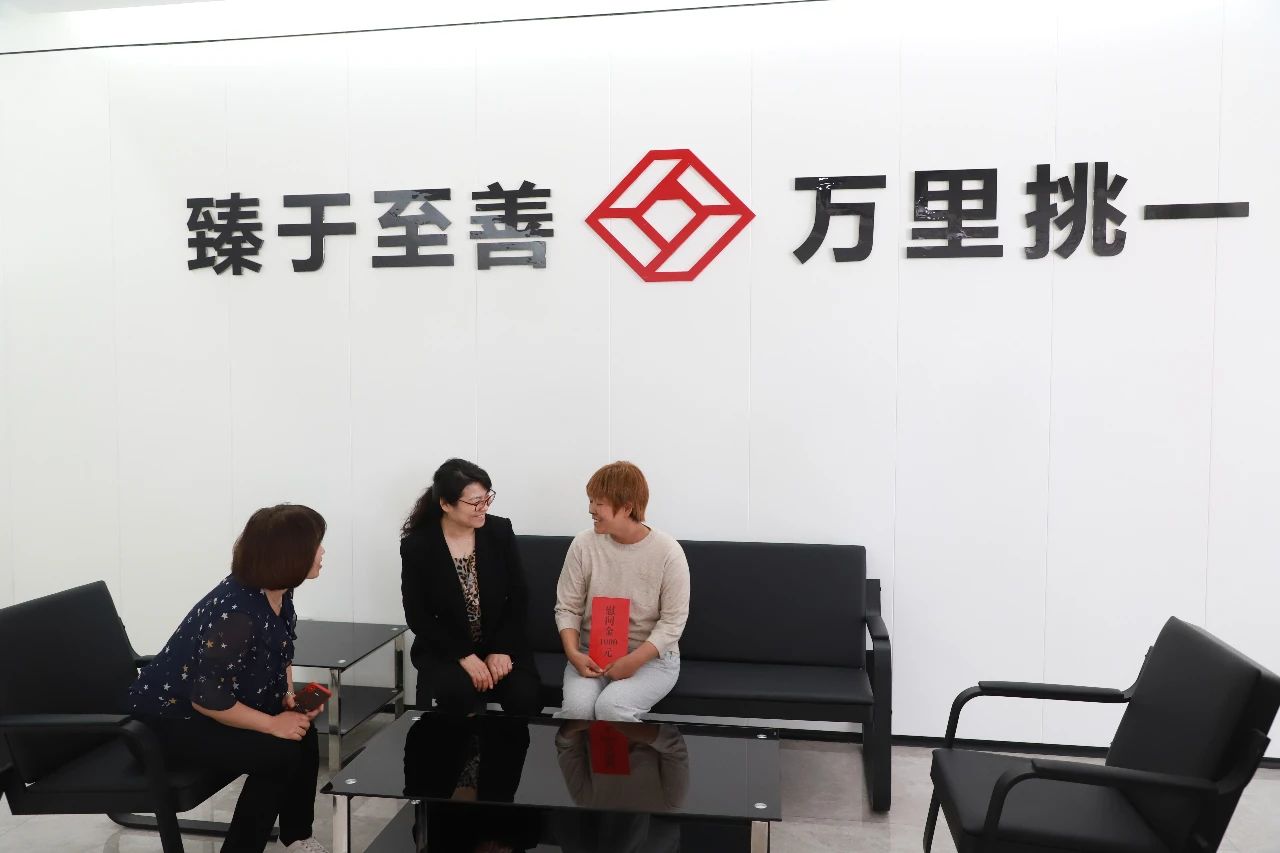 【情暖一夏】魏都區(qū)總工會彭主席一行看望慰問萬里交科一線女職工