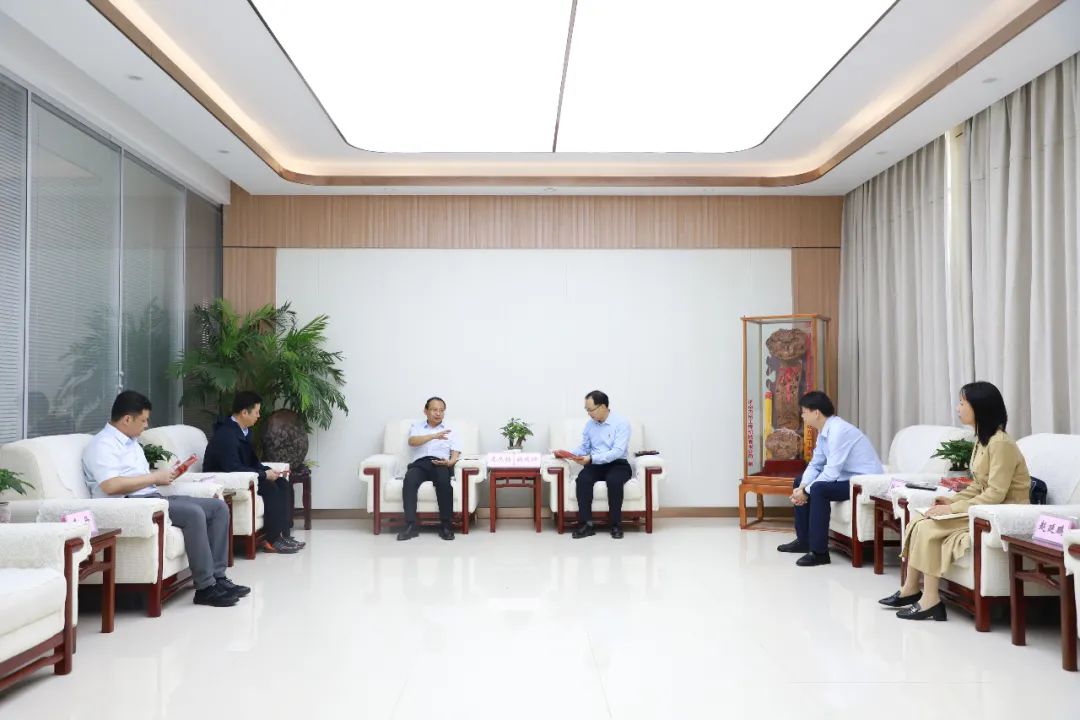 魏都區(qū)領(lǐng)導(dǎo)到萬里交科慰問走訪高層次人才，凝心聚力推動(dòng)企業(yè)經(jīng)濟(jì)發(fā)展